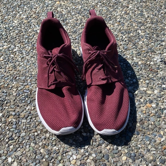 maroon roshes nike men